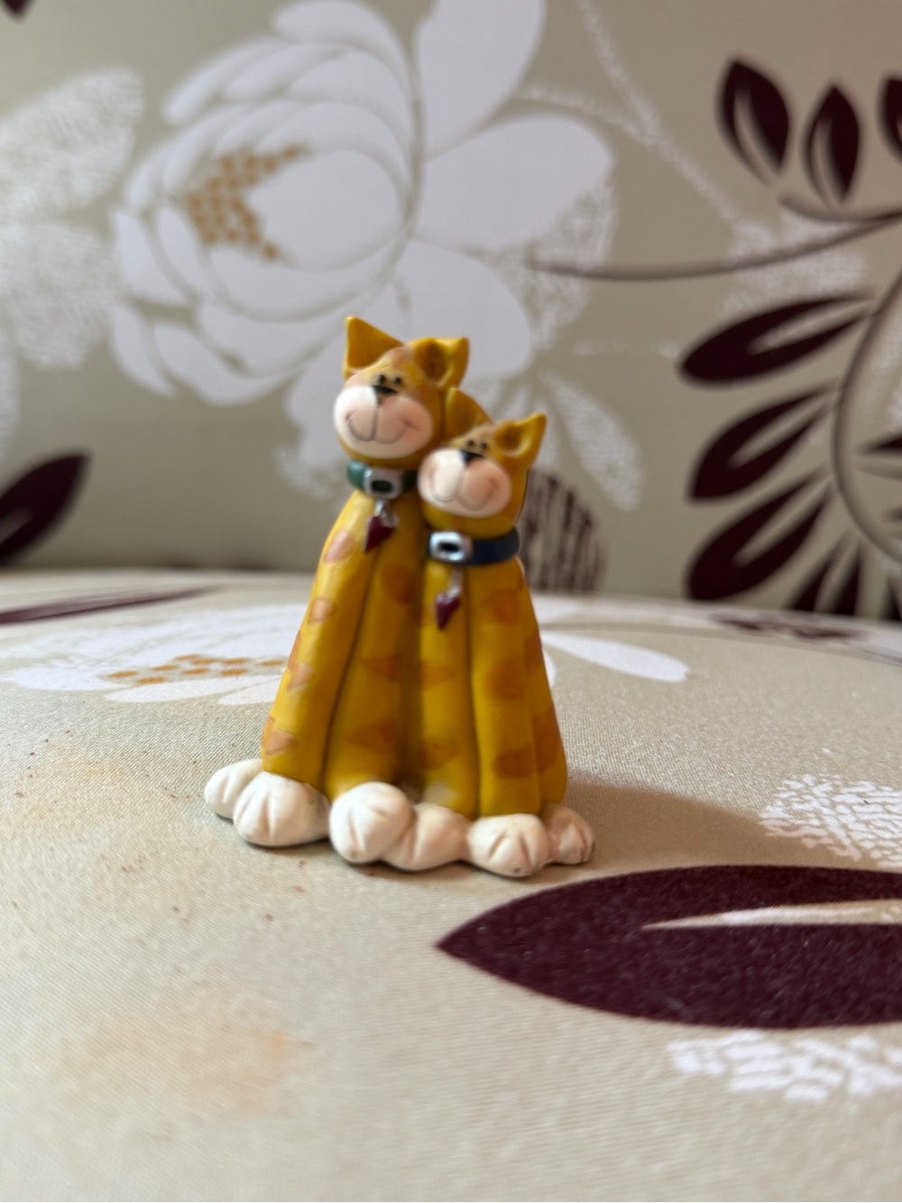 Unknown Brand Yellow Cat Figurine Couple Decorative Pet Statue